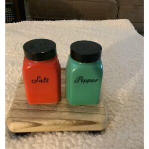 Vintage 1940’s McKee Roman Arch Salt & Pepper Red and Green Set